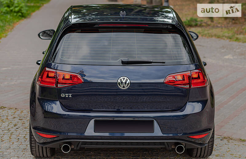 Хетчбек Volkswagen Golf 2017 в Києві