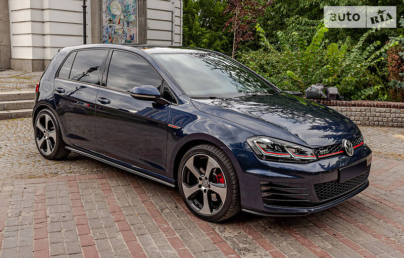 Хетчбек Volkswagen Golf 2017 в Києві