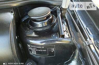 Хетчбек Volkswagen Golf 2001 в 