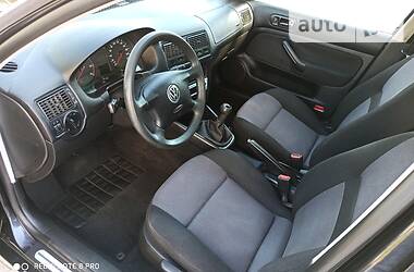 Хетчбек Volkswagen Golf 2001 в 