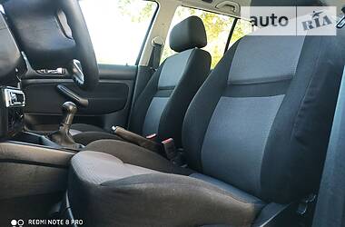 Хетчбек Volkswagen Golf 2001 в 