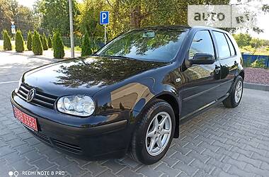 Хетчбек Volkswagen Golf 2001 в 