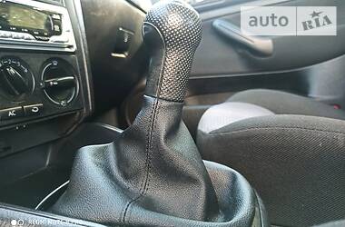 Хетчбек Volkswagen Golf 2001 в 