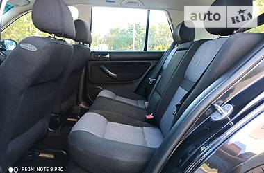 Хетчбек Volkswagen Golf 2001 в 