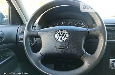 Хетчбек Volkswagen Golf 2001 в 