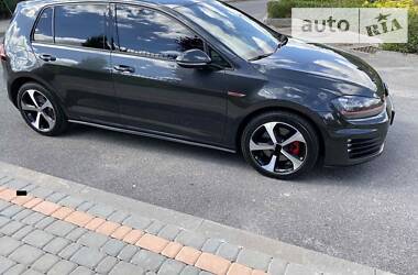 Хетчбек Volkswagen Golf 2014 в 
