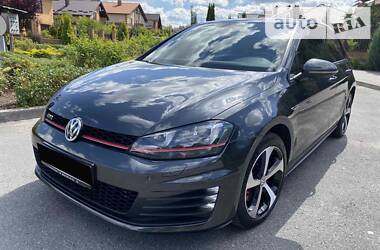 Хетчбек Volkswagen Golf 2014 в 