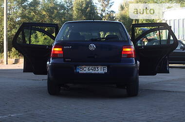 Хетчбек Volkswagen Golf 2002 в Стрию