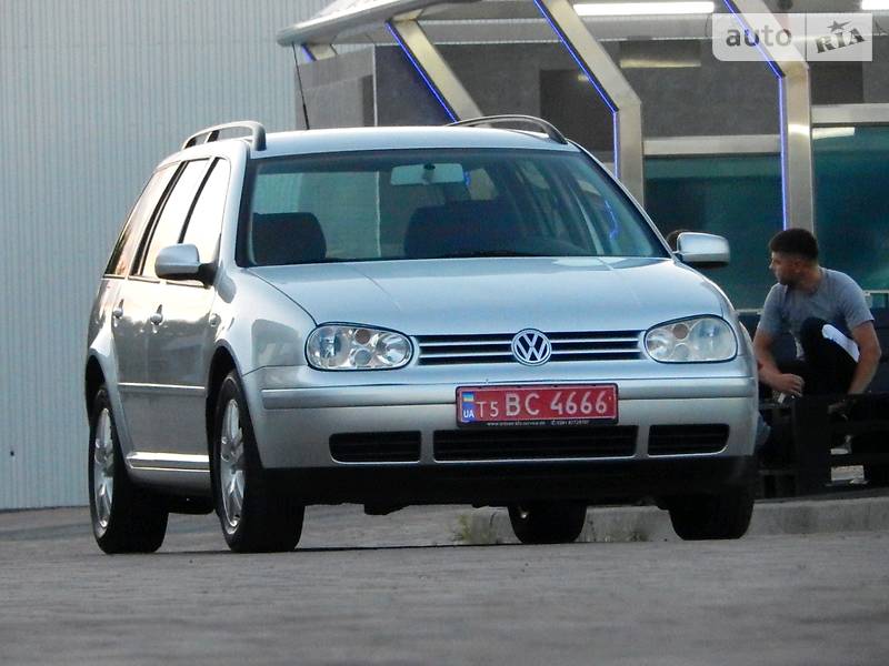 Універсал Volkswagen Golf 2002 в Сарнах