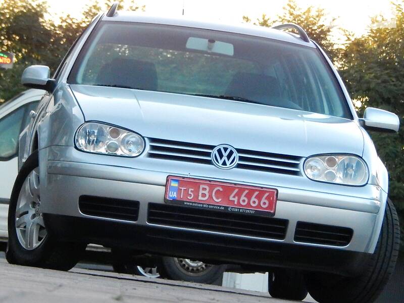 Універсал Volkswagen Golf 2002 в Сарнах