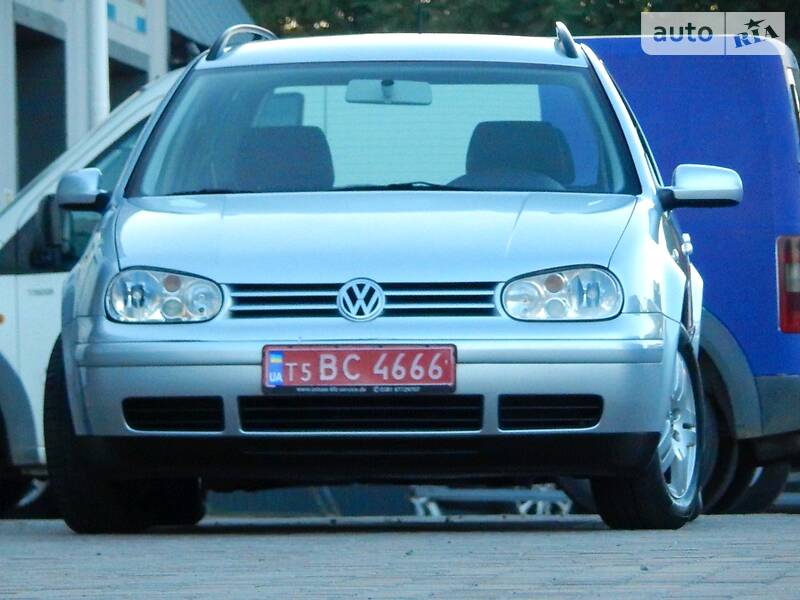 Універсал Volkswagen Golf 2002 в Сарнах