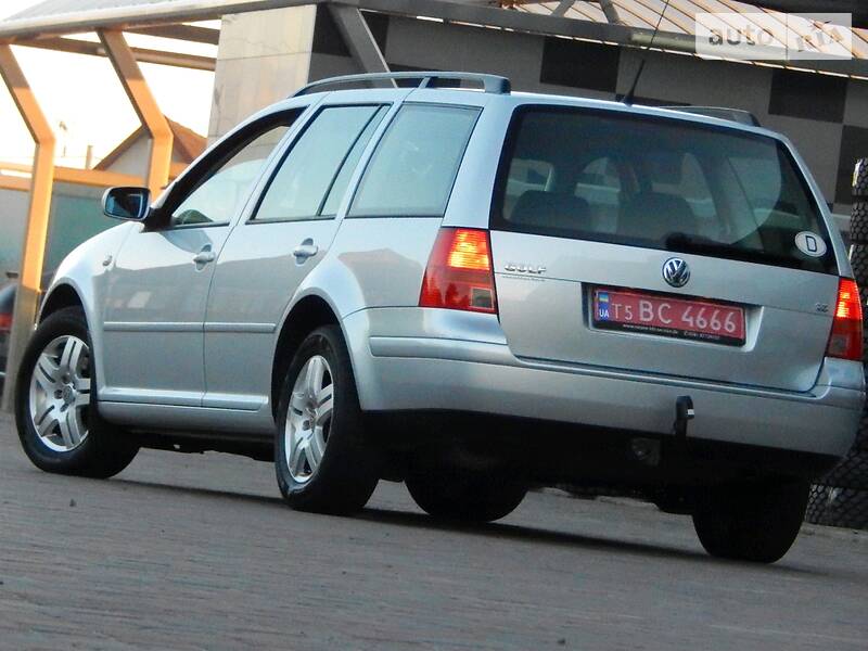 Універсал Volkswagen Golf 2002 в Сарнах