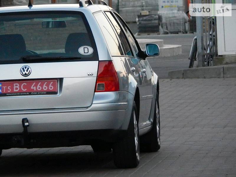 Універсал Volkswagen Golf 2002 в Сарнах