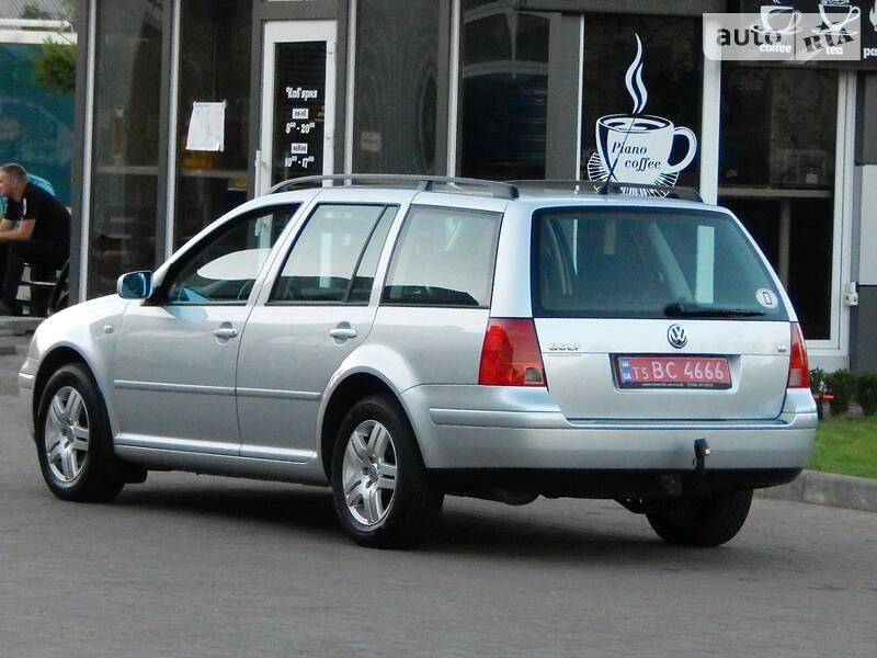 Універсал Volkswagen Golf 2002 в Сарнах
