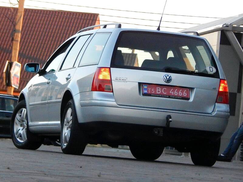 Універсал Volkswagen Golf 2002 в Сарнах