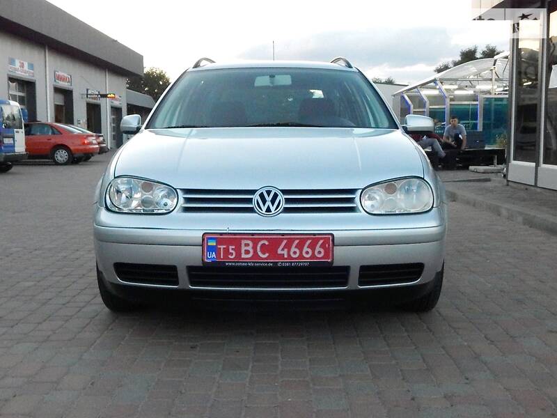 Універсал Volkswagen Golf 2002 в Сарнах