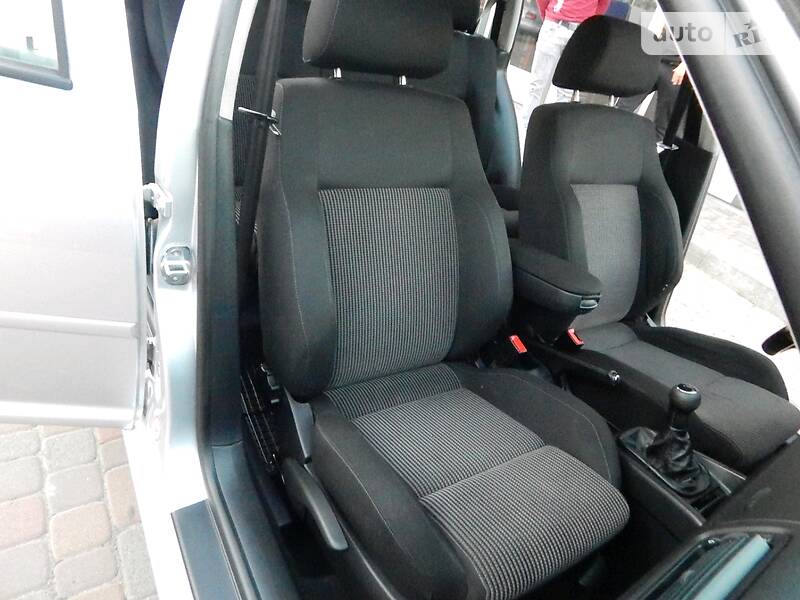 Універсал Volkswagen Golf 2002 в Сарнах