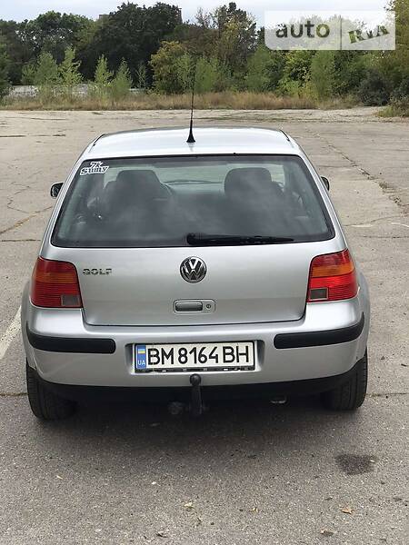 Хетчбек Volkswagen Golf 2001 в Сумах