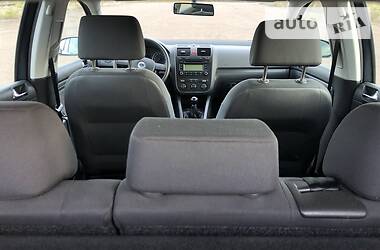 Хетчбек Volkswagen Golf 2004 в 