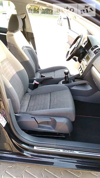 Хетчбек Volkswagen Golf 2006 в Житомирі