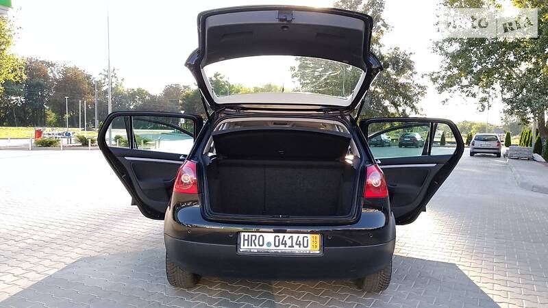 Хетчбек Volkswagen Golf 2006 в Житомирі