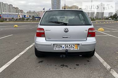 Хэтчбек Volkswagen Golf 2003 в Киеве