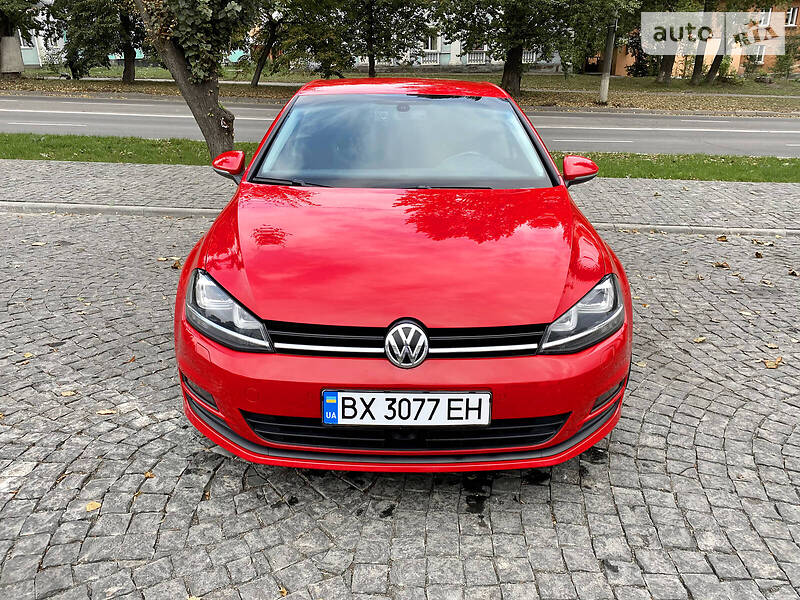Хетчбек Volkswagen Golf 2012 в 