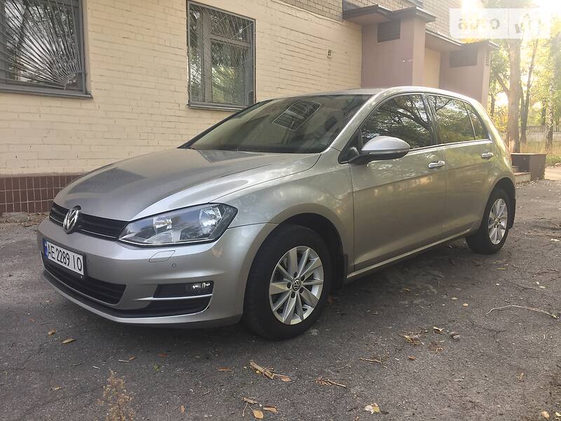 Хэтчбек Volkswagen Golf 2013 в Днепре