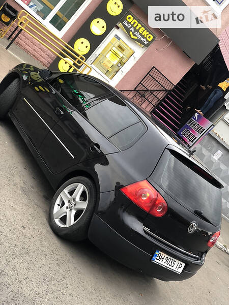 Хэтчбек Volkswagen Golf 2006 в Подольске