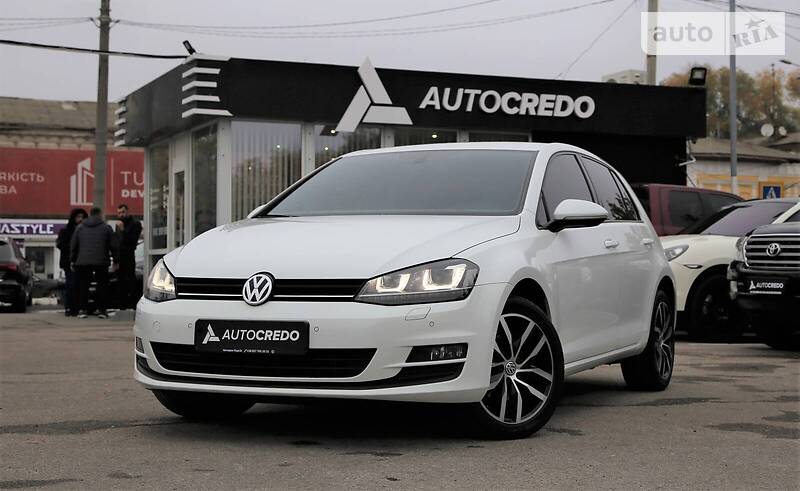 Хэтчбек Volkswagen Golf 2015 в 