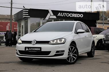 Хэтчбек Volkswagen Golf 2015 в 