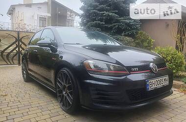 Хетчбек Volkswagen Golf 2016 в 