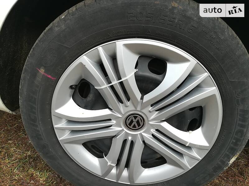 Универсал Volkswagen Golf 2012 в Глухове