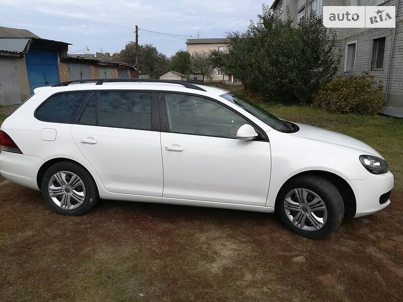 Универсал Volkswagen Golf 2012 в Глухове