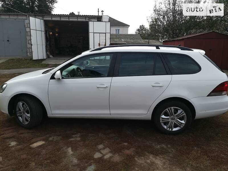 Универсал Volkswagen Golf 2012 в Глухове