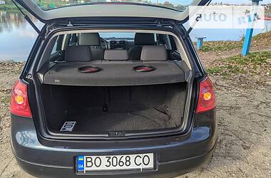 Хэтчбек Volkswagen Golf 2004 в Чорткове