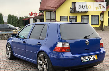 Хетчбек Volkswagen Golf 2001 в 
