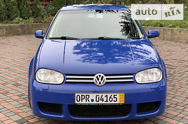 Хетчбек Volkswagen Golf 2001 в 