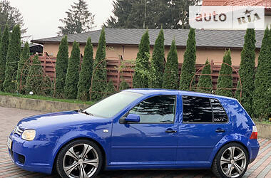 Хетчбек Volkswagen Golf 2001 в 
