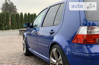 Хетчбек Volkswagen Golf 2001 в 