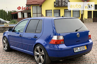 Хетчбек Volkswagen Golf 2001 в 