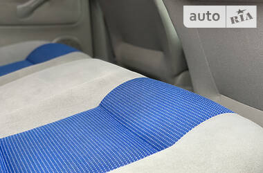 Хетчбек Volkswagen Golf 2001 в 