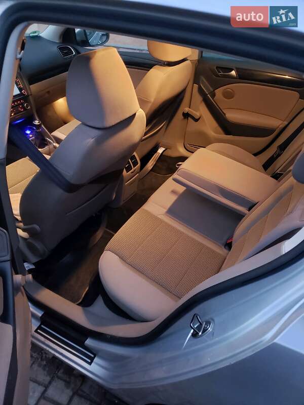 Хэтчбек Volkswagen Golf 2009 в Харькове