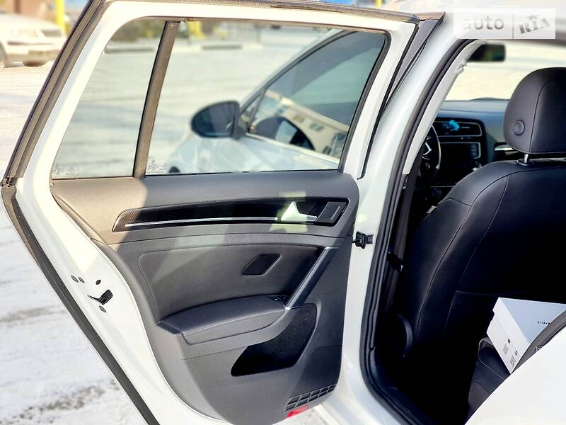 Універсал Volkswagen Golf 2015 в Хмельницькому