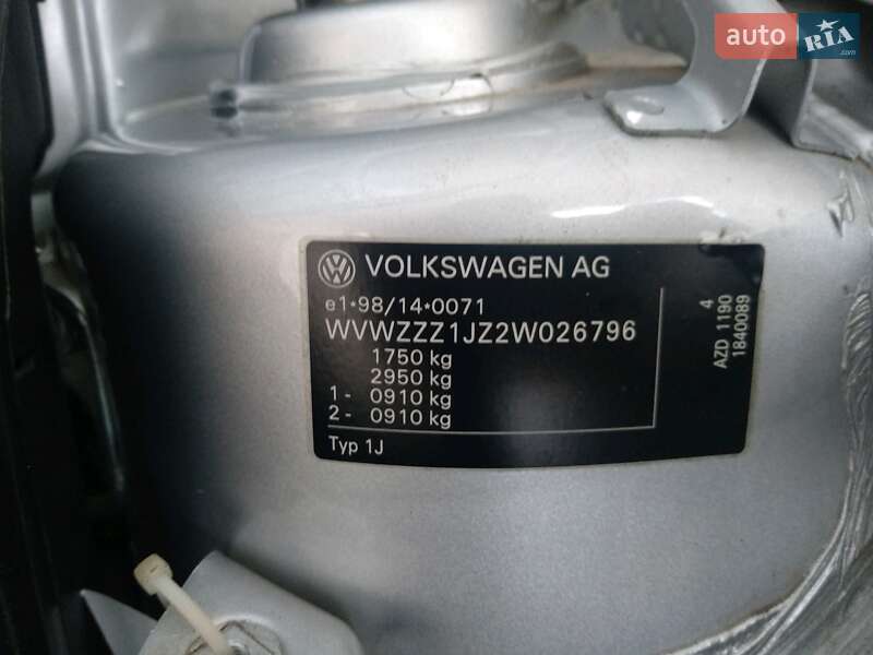 Хетчбек Volkswagen Golf 2001 в Івано-Франківську