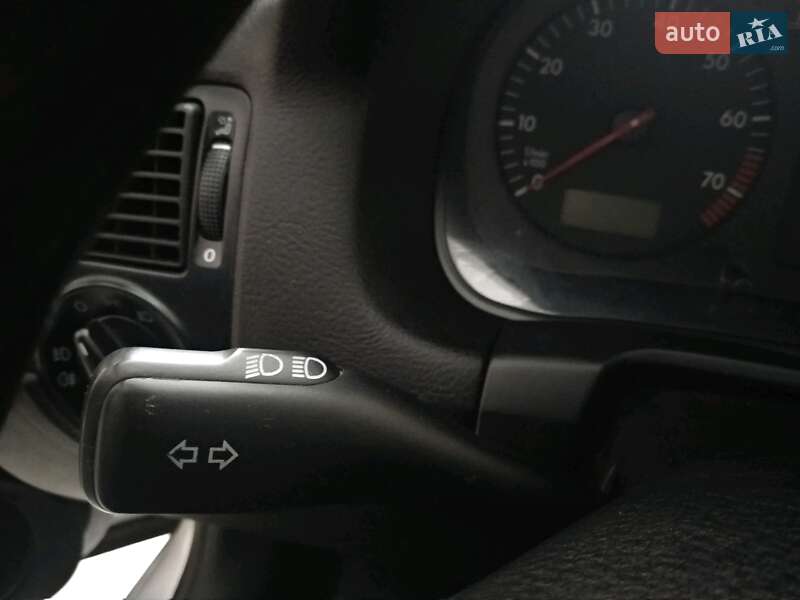 Хетчбек Volkswagen Golf 2001 в Івано-Франківську