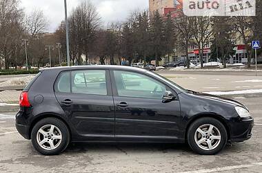 Хэтчбек Volkswagen Golf 2005 в Ровно