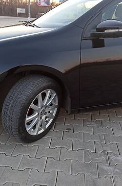 Хетчбек Volkswagen Golf 2009 в 
