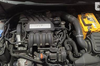 Хетчбек Volkswagen Golf 2009 в 