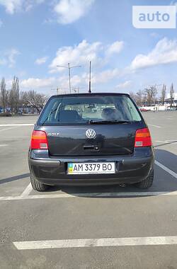 Хэтчбек Volkswagen Golf 1999 в Чуднове